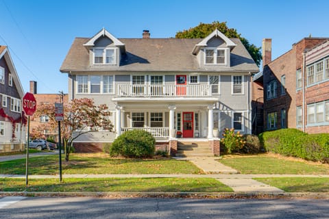 Deck, Pool Table! Walkable Cleveland Heights Apt Apartment in Cleveland Heights