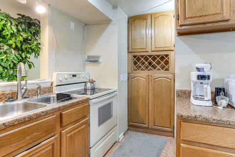 6 Mi to Cherry Creek SP! Family Home in Suburbs House in Centennial