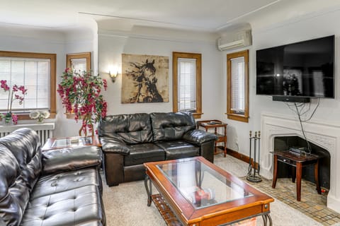 Striking Tudor Revival in Five Points District! Apartment in Toledo