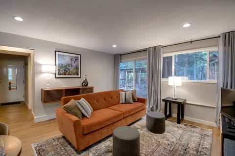 Walk to Beach + Village: Bainbridge Island Gem! Apartment in Bainbridge Island