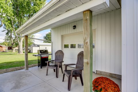 Walk to Lagoon Saloon! Chic Home on Nugent's Canal House in Lake Erie