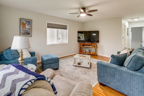 Walk to Lagoon Saloon! Chic Home on Nugent's Canal House in Lake Erie