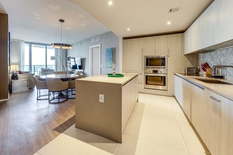 Luxe Condo w/ Hallandale Beach Oceanfront View! Apartment in Hollywood Beach