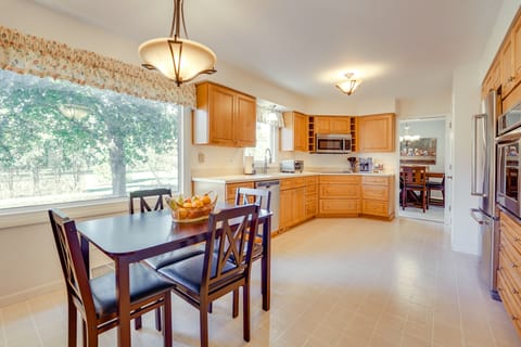 3 Mi to Dtwn: Home w/ Fire Pit & Yard in Jackson House in Ohio