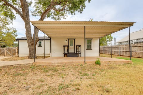 Near Historic Georgetown Square! Updated Home House in Georgetown