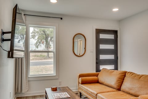 Near Historic Georgetown Square! Updated Home House in Georgetown