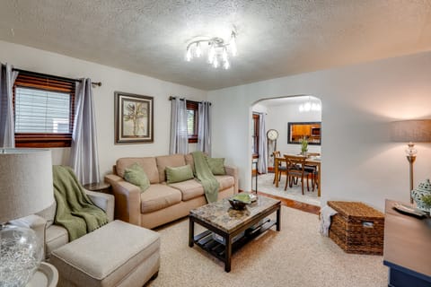 1 Mi to Akron Zoo: Ranch-Style Home w/ Yard! House in Akron