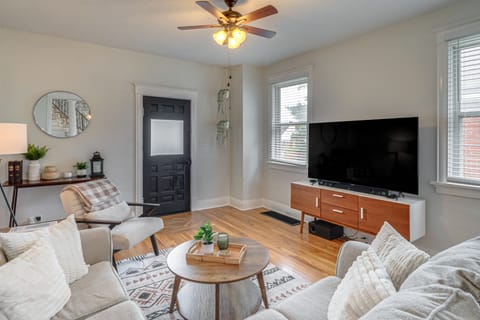 Pet-Friendly Oakley Gem w/ Large Backyard! House in Cincinnati