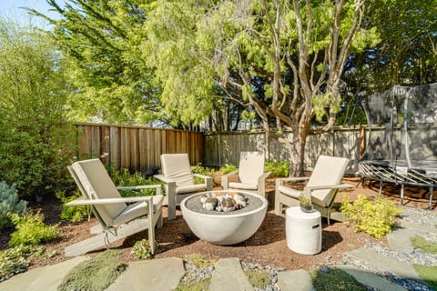 Steps to Ocean: Luxe Family Home in Half Moon Bay! House in Half Moon Bay