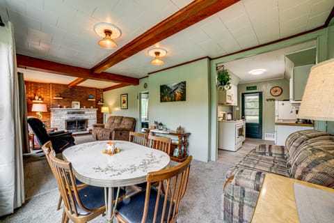 'The Fishtales Riverhouse' Iroquois River Stay! House in Indiana