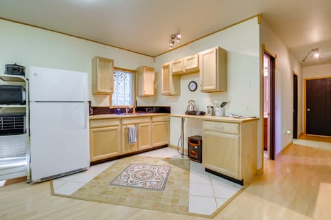 Near Olympic NP & Beaches! Nature Lover’s Retreat Apartment in Washington