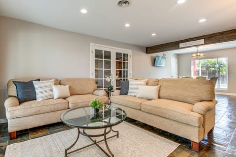 Suburban Home 9 Mi to Dtwn Denver: Outdoor Oasis! House in Aurora