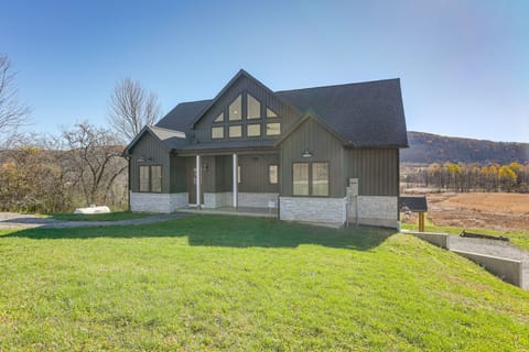 3 Mi to Holiday Valley: Mtn-View Home w/ Hot Tub House in Cattaraugus
