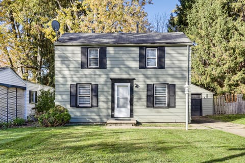 Cozy Home 4 Mi to YSU Campus: Penguins Welcome! House in Youngstown