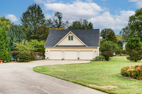 Near Hiking & Biking: Pet-Friendly Rogers Getaway! Apartment in Rogers