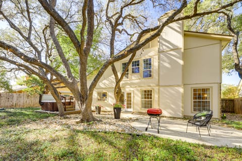 Private Hot Tub! Home 15 Mi to Dtwn San Antonio House in San Antonio