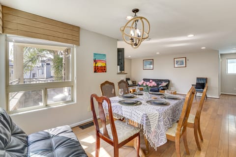 Walk to Mission Beach! Gem w/ Bay & City Views House in Mission Beach