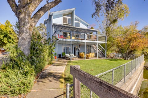 Panoramic Views! Home w/ Boat Slip on Clear Lake House in Lucerne
