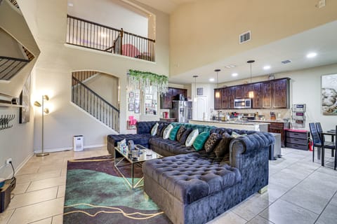 Family Home: Cook, Create & Unwind Near Lackland House in San Antonio