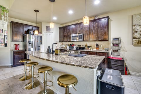 Family Home: Cook, Create & Unwind Near Lackland House in San Antonio