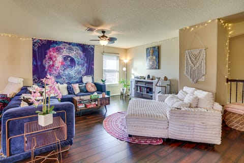 Family Home: Cook, Create & Unwind Near Lackland House in San Antonio