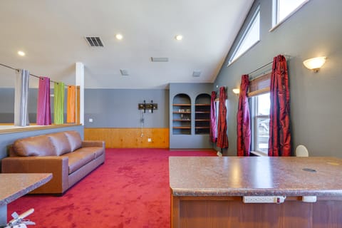 Huge Kitchen & Open Interior: Pueblo Group Getaway House in Pueblo West