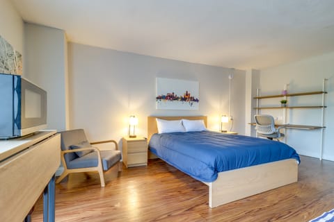 Near Stadiums, Parks & Hospitals: Detroit Studio Apartment in Windsor