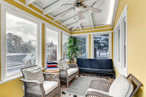 Walk to the Falls! Niagara Retreat w/ Hot Tub House in Niagara Falls