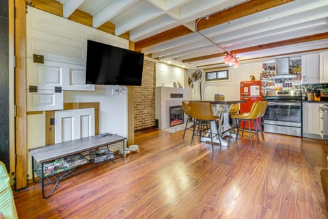 Hot Tub, Trails & Tranquil Views! Cozy SeaTac Spot House in SeaTac