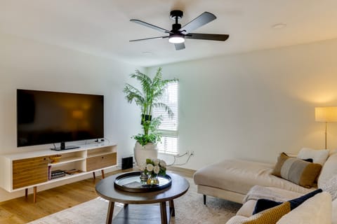 Walk to Canal Trail! Condo w/ Pool in Scottsdale Apartment in Paradise Valley