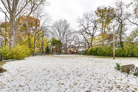 Walk to Park & Cafe: Cozy Indianapolis Getaway Apartment in Indianapolis