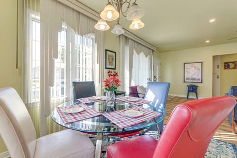 Stylish Home Near SoFi Stadium, LAX & Long Beach House in Compton