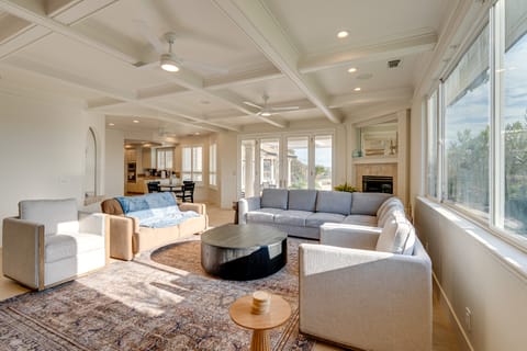 Luxury Pilot Hill Estate on an 800-Acre Vineyard House in Sierra Nevada