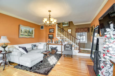 Art Lover's Paradise! Cozy Cottage in Huntington House in Huntington