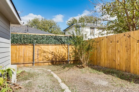 Walk to Park: Dog-Friendly Retreat in Pflugerville Apartment in Pflugerville