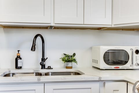 Walk to Park: Dog-Friendly Retreat in Pflugerville Apartment in Pflugerville