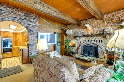 Waterfront Hood Canal Home w/ Pool Table! House in Brinnon