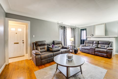 West Detroit Family Bungalow 9 Mi to Downtown! House in Detroit