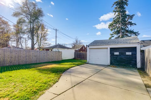 West Detroit Family Bungalow 9 Mi to Downtown! House in Detroit