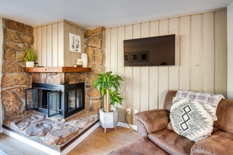 Hot Tub Access: Condo 2 Mi to Winter Park Resort! Apartment in Fraser