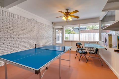 Walk to UT Austin! Charming Duplex w/ Game Room Apartment in Austin