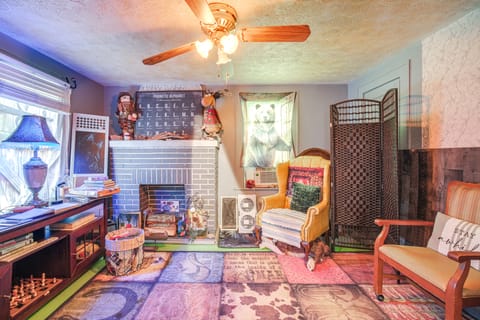 7 Mi to Cuyahoga Valley NP: Walkable Apt! Apartment in Cuyahoga Falls