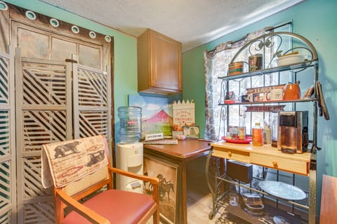 7 Mi to Cuyahoga Valley NP: Walkable Apt! Apartment in Cuyahoga Falls