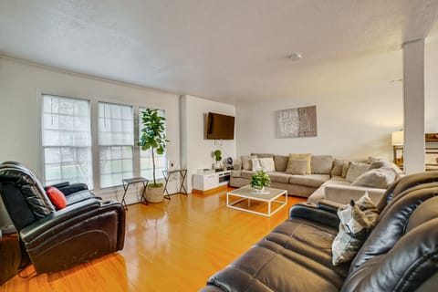 Home 1 Mi to UC Riverside: Families Welcome! House in Riverside