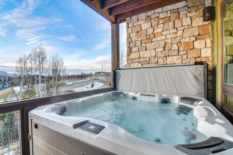 5 Mi to Winter Park Resort! Luxe Home w/ Hot Tub House in Fraser