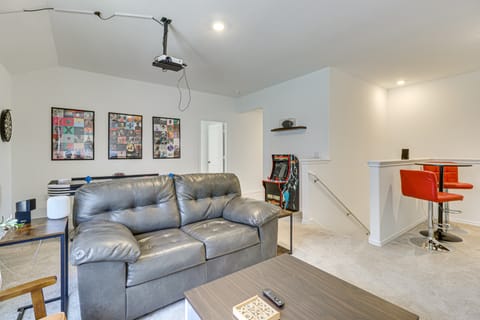 12 Mi to UT & Downtown: Austin Family Home w/ Yard House in Austin