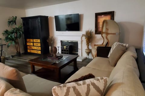 Family Home w/ Hot Tub! 2 Mi to Dtwn Riverside House in Riverside