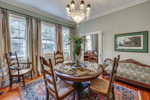 Walk to Dtwn Texarkana: Central Historic Home House in Texarkana