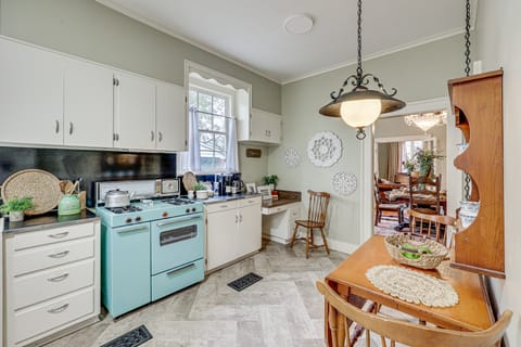 Walk to Dtwn Texarkana: Central Historic Home House in Texarkana