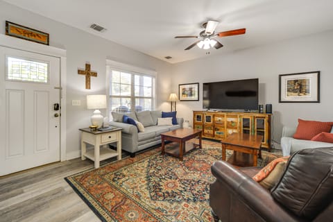 Walk to Museums & Wineries: Fredericksburg Gem! House in Fredericksburg